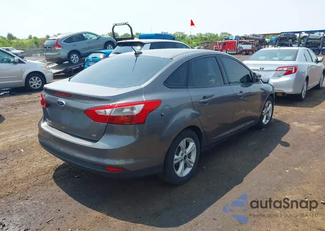 2014 Ford Focus Se z USA, uszkodzony, nr VIN 1FADP3F22EL433239